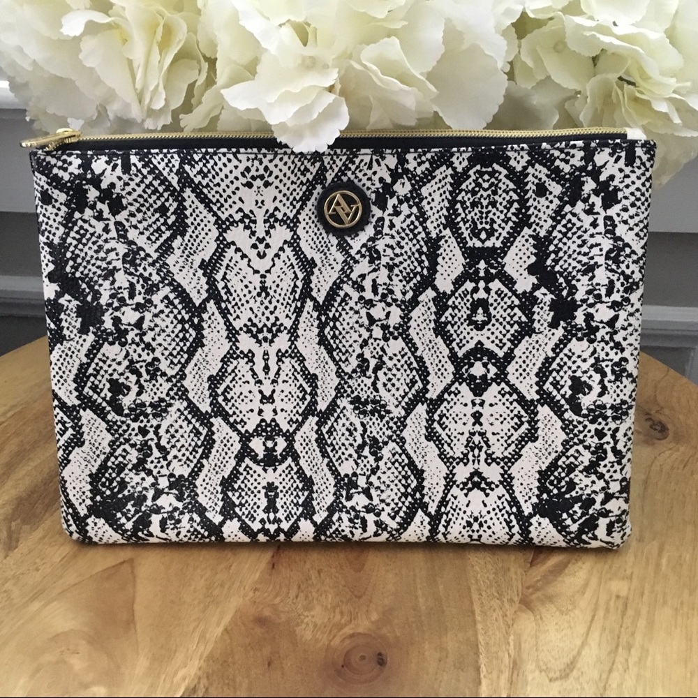 Adrienne Vittadini cushioned tablet case